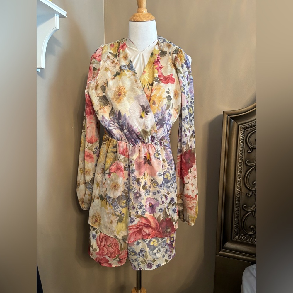 New without tags! Express floral long sleeve ruffle romper, XS